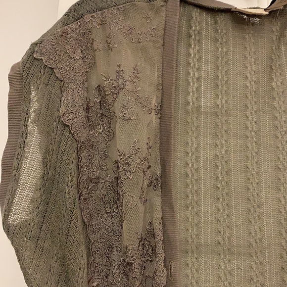 😍 Daytrip Semi see through gorgeous short sleeve cardigan with buttons M - Picture 10 of 12